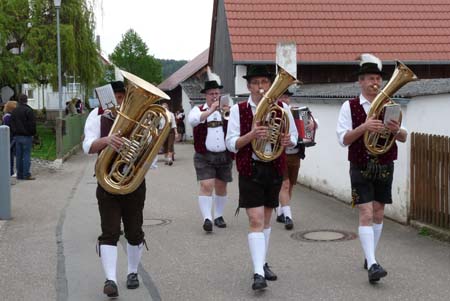 2010-05-01-16-31 Maibaum 021