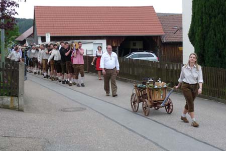 2010-05-01-16-32 Maibaum 023