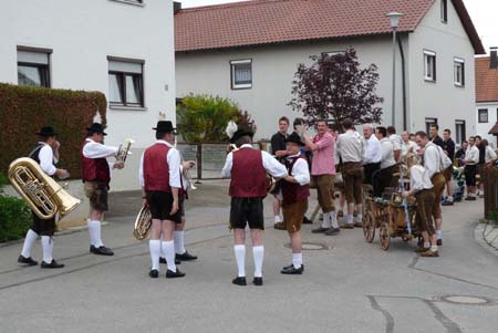 2010-05-01-16-33 Maibaum 027