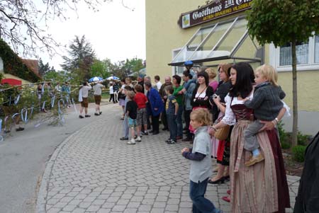 2010-05-01-16-40 Maibaum 038