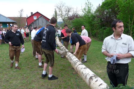 2010-05-01-16-47 Maibaum 053