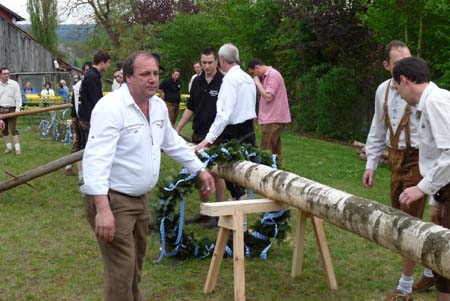 2010-05-01-16-49 Maibaum 055