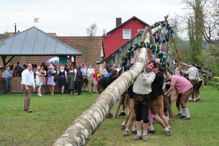 2010-05-01-16-51 Maibaum 059