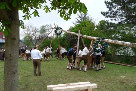 2010-05-01-16-52 Maibaum 061