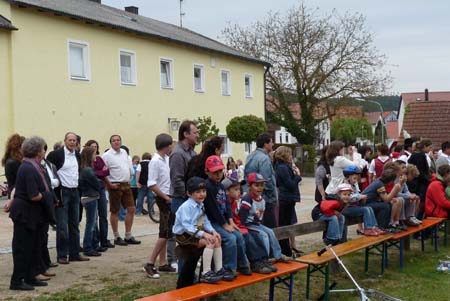 2010-05-01-16-57 Maibaum 067