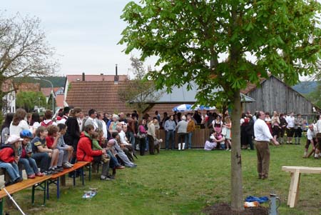 2010-05-01-16-57 Maibaum 068