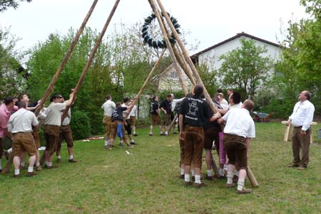 2010-05-01-17-00 Maibaum 072