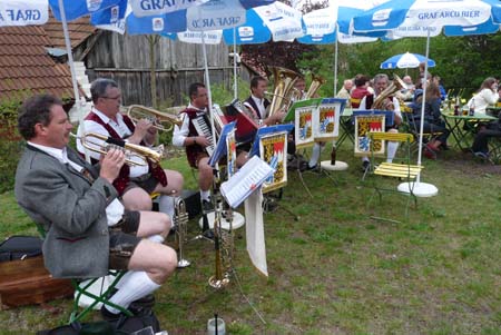 2010-05-01-17-15 Maibaum 080