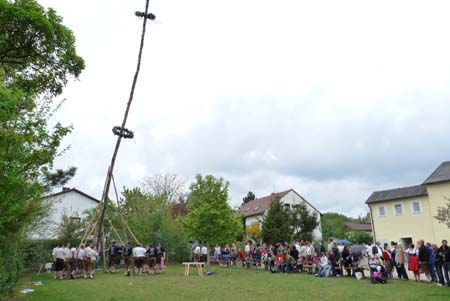 2010-05-01-17-17 Maibaum 082