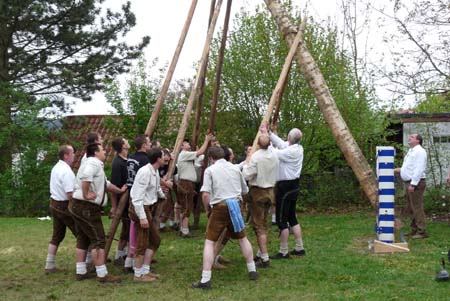 2010-05-01-17-23 Maibaum 088