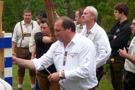 2010-05-01-17-35 Maibaum 102